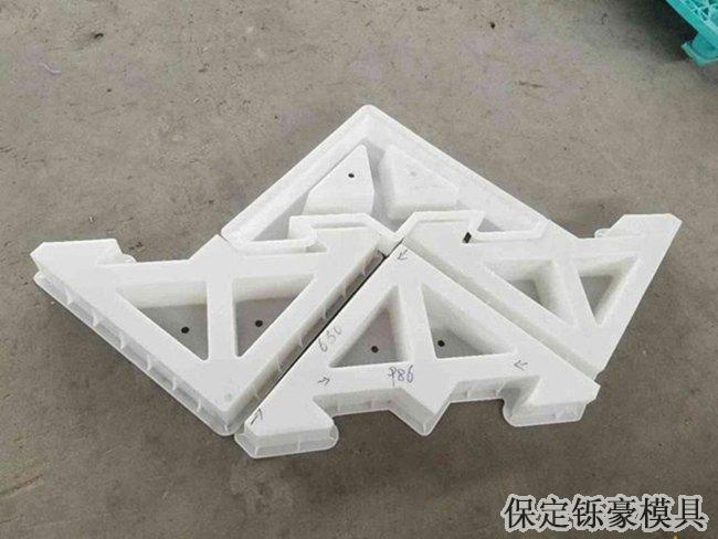 連鎖護坡模具